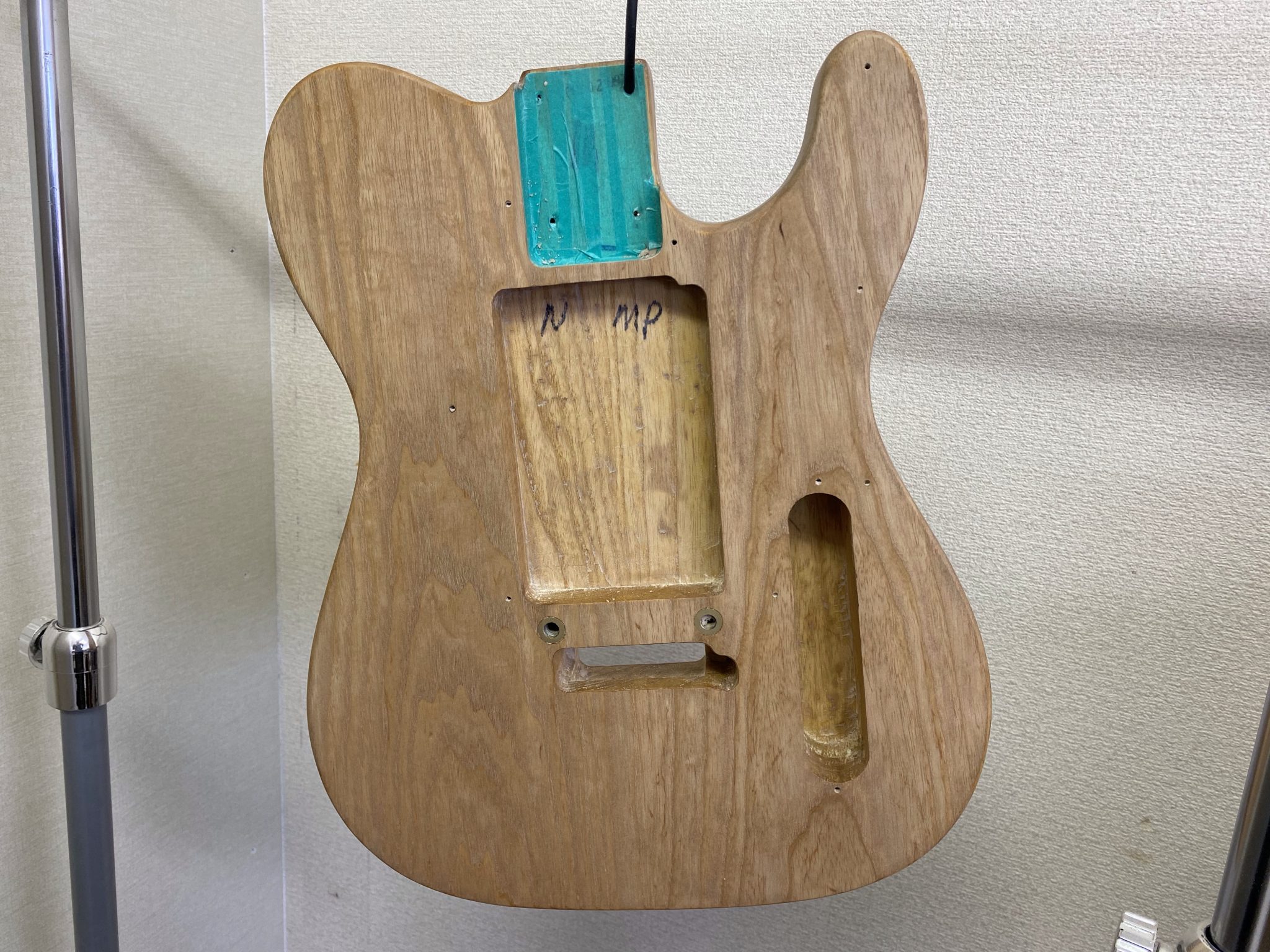 分厚いポリ塗装をラッカー塗装にリフィニッシュ mg's