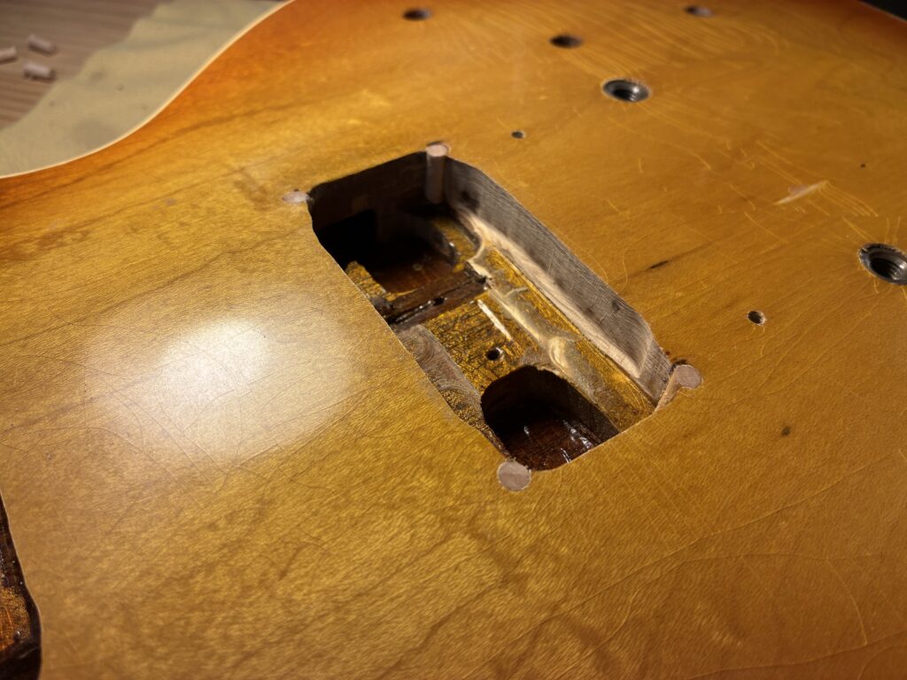 リアピックアップエスカッションネジ穴埋め