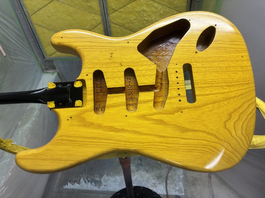 イエロー塗りfender